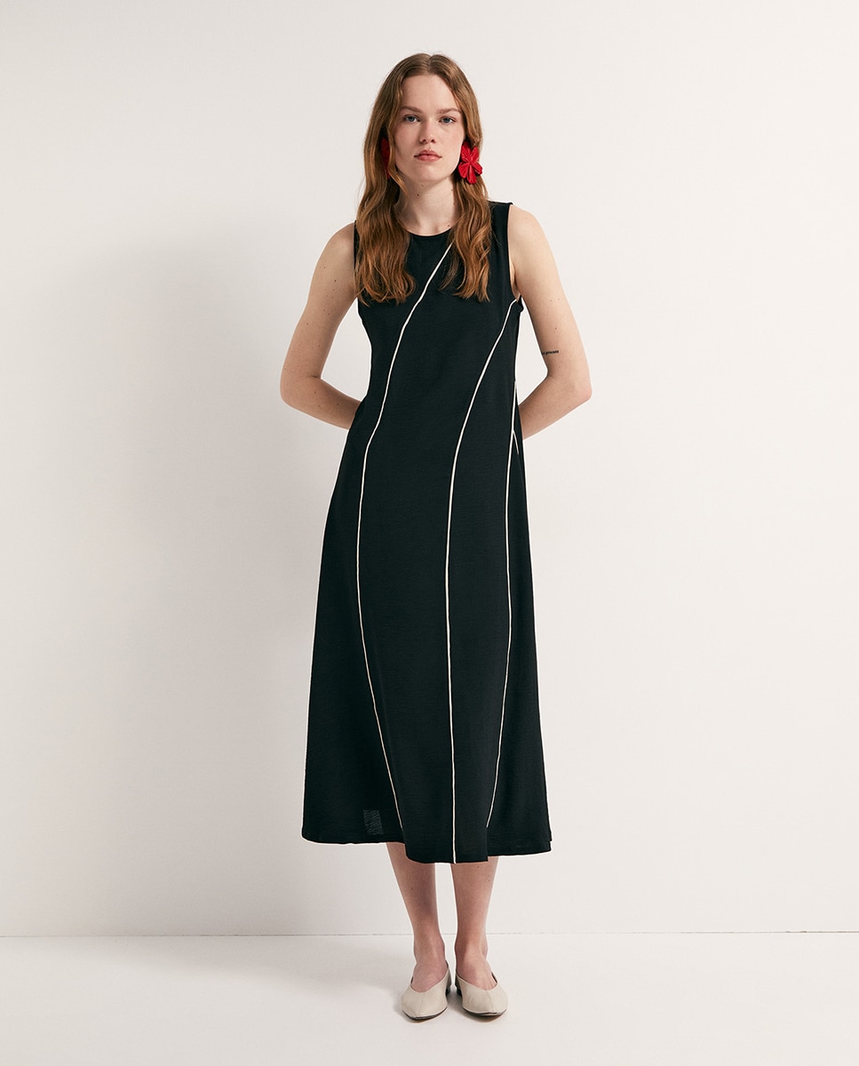 Imagem 0 de Vestido com Detalhe em Contraste