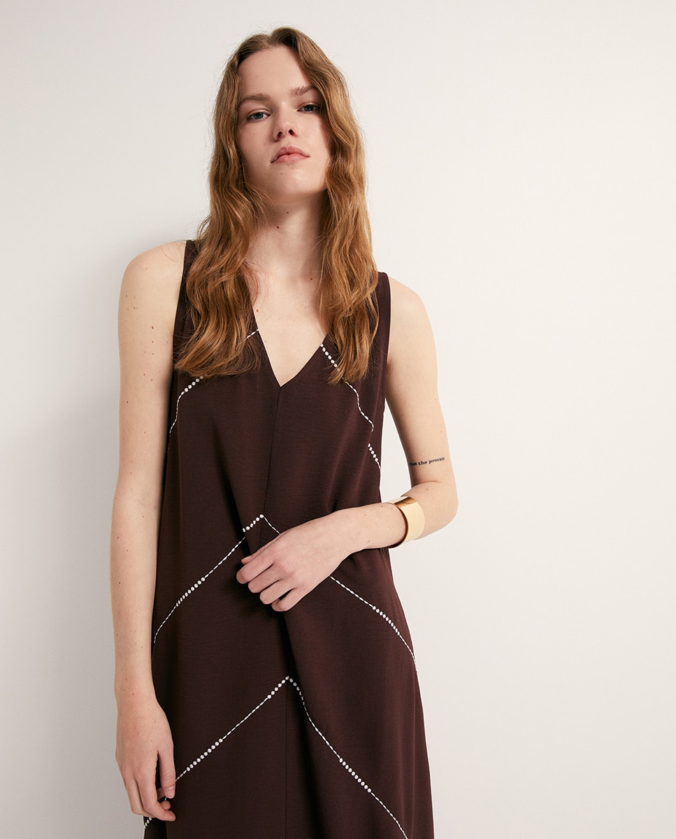 Vestido com Bordado em Contraste Castanho-2