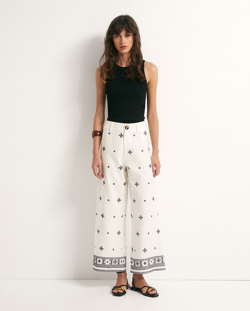 Imagem 0 de Calças Largas com Bordados