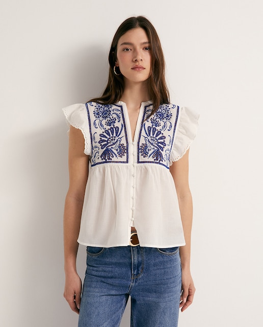 Imagen 0 de Blusa pechera bordada