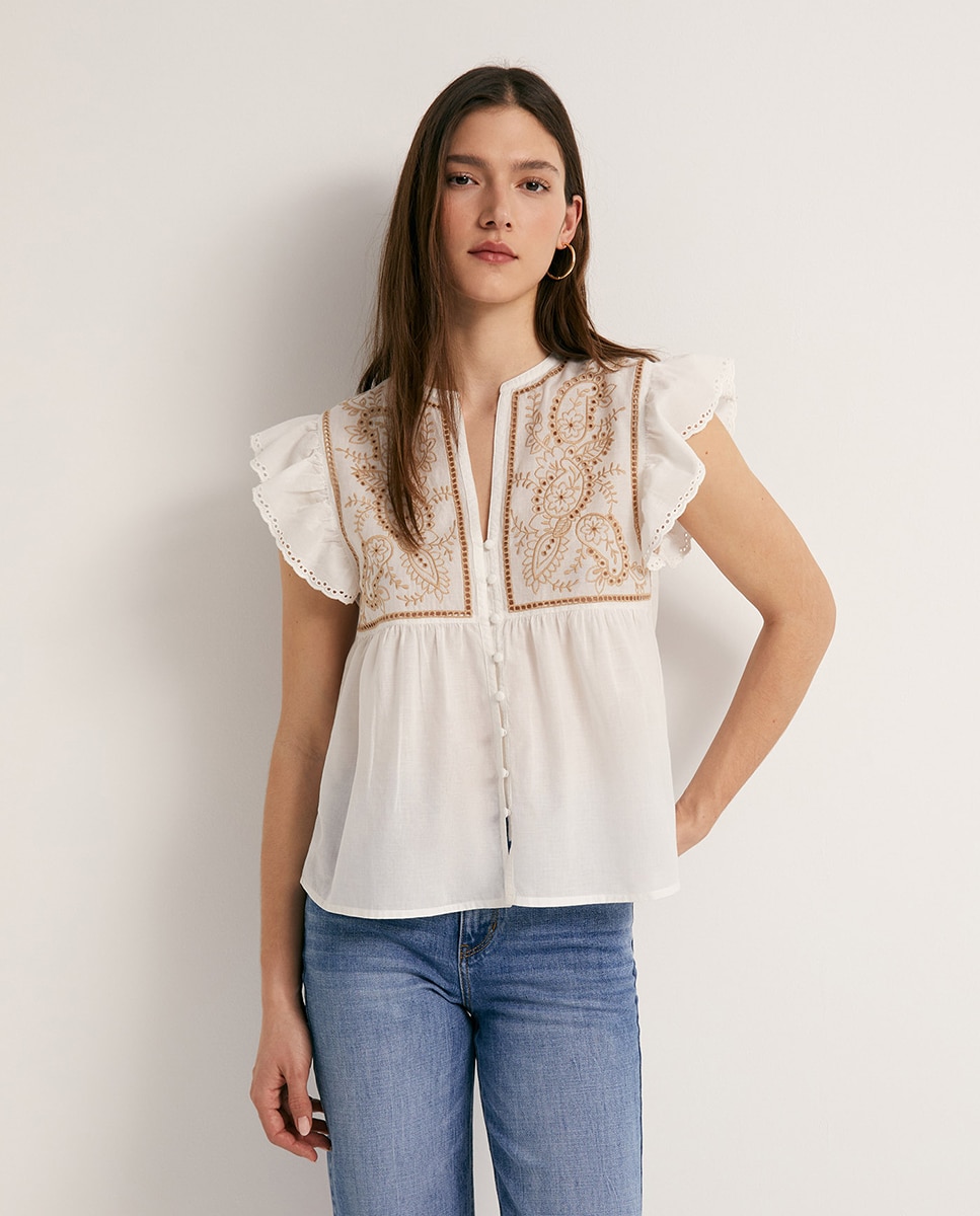 Imagem 0 de Blusa com peitilho bordado