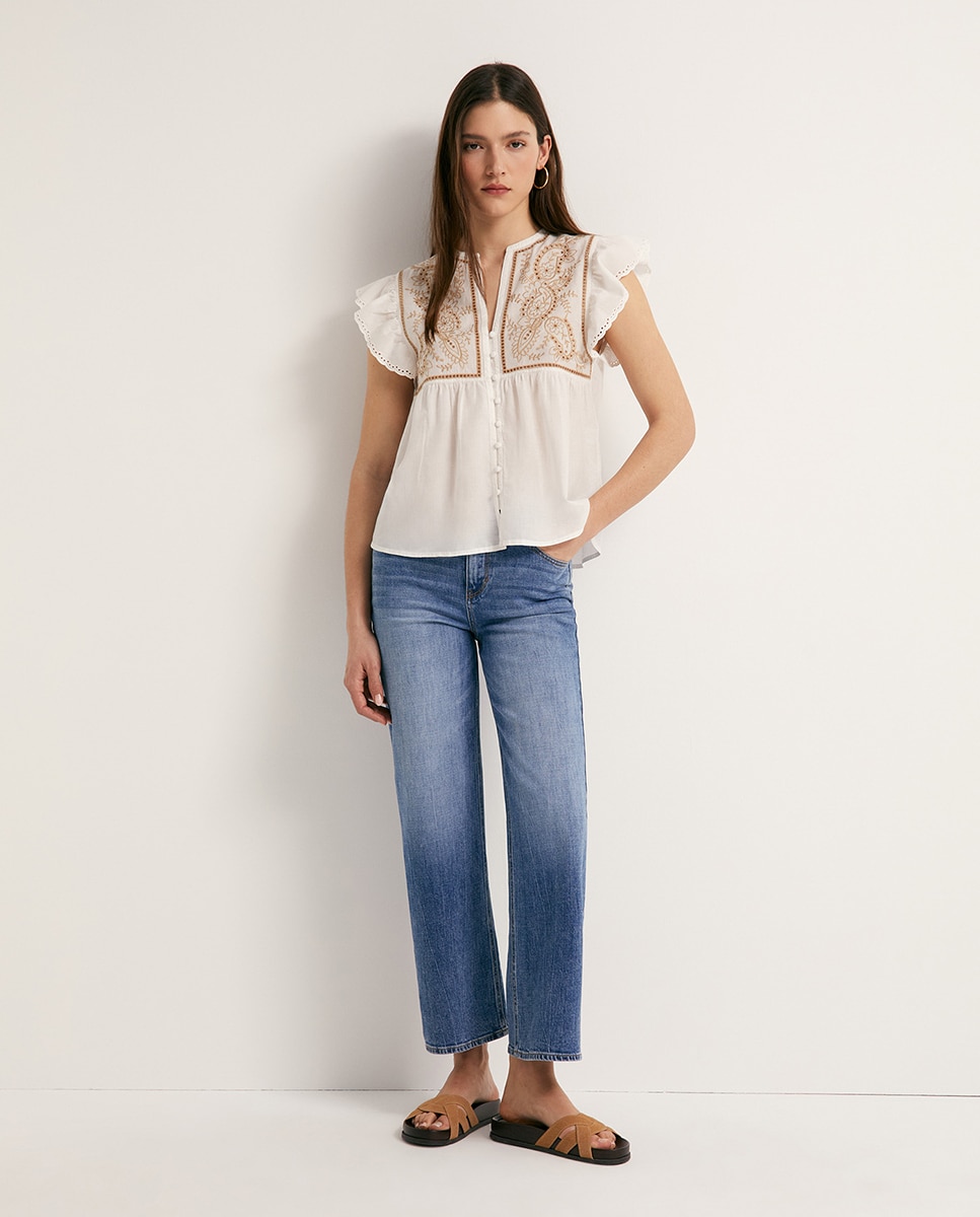 Blusa com peitilho bordado Castanho-2