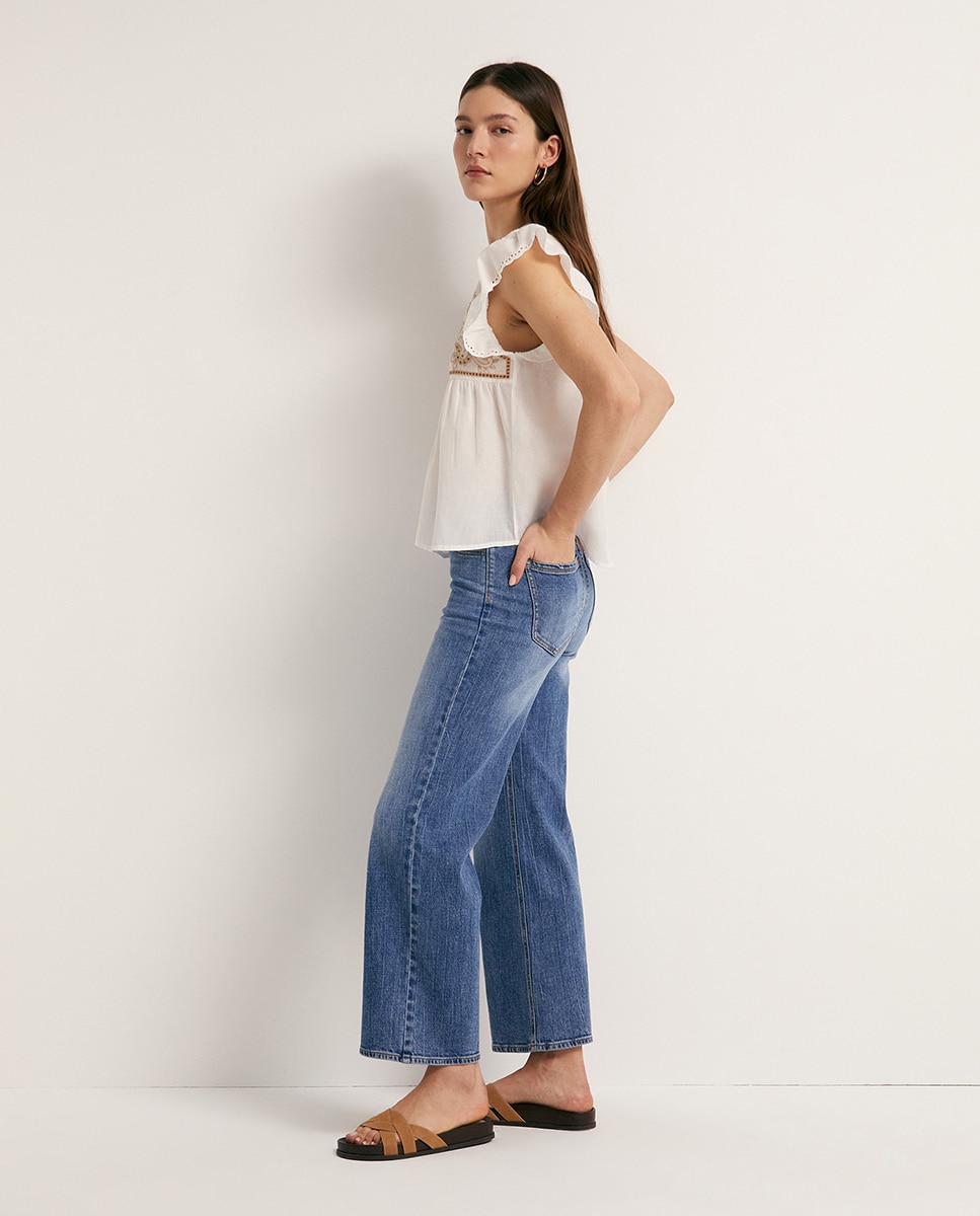 Blusa com peitilho bordado Castanho-4
