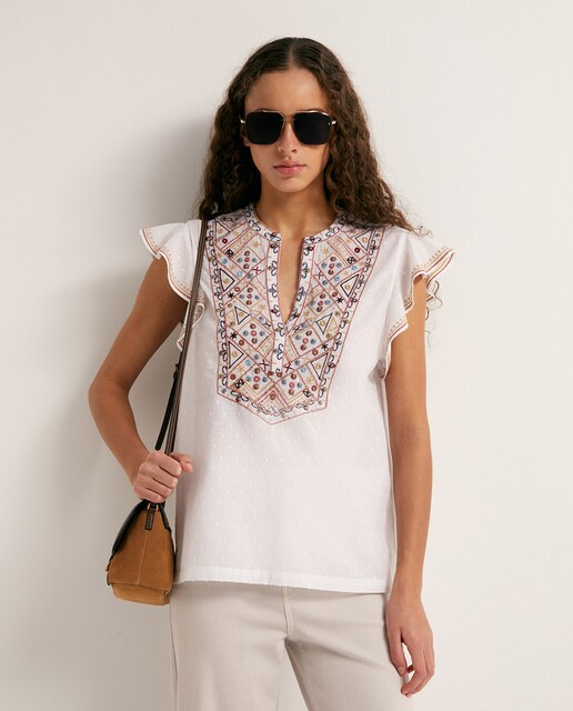 Imagen 0 de Blusa pechera bordada
