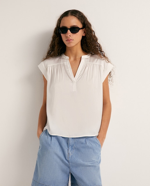 Imagen 0 de Top satinado pico