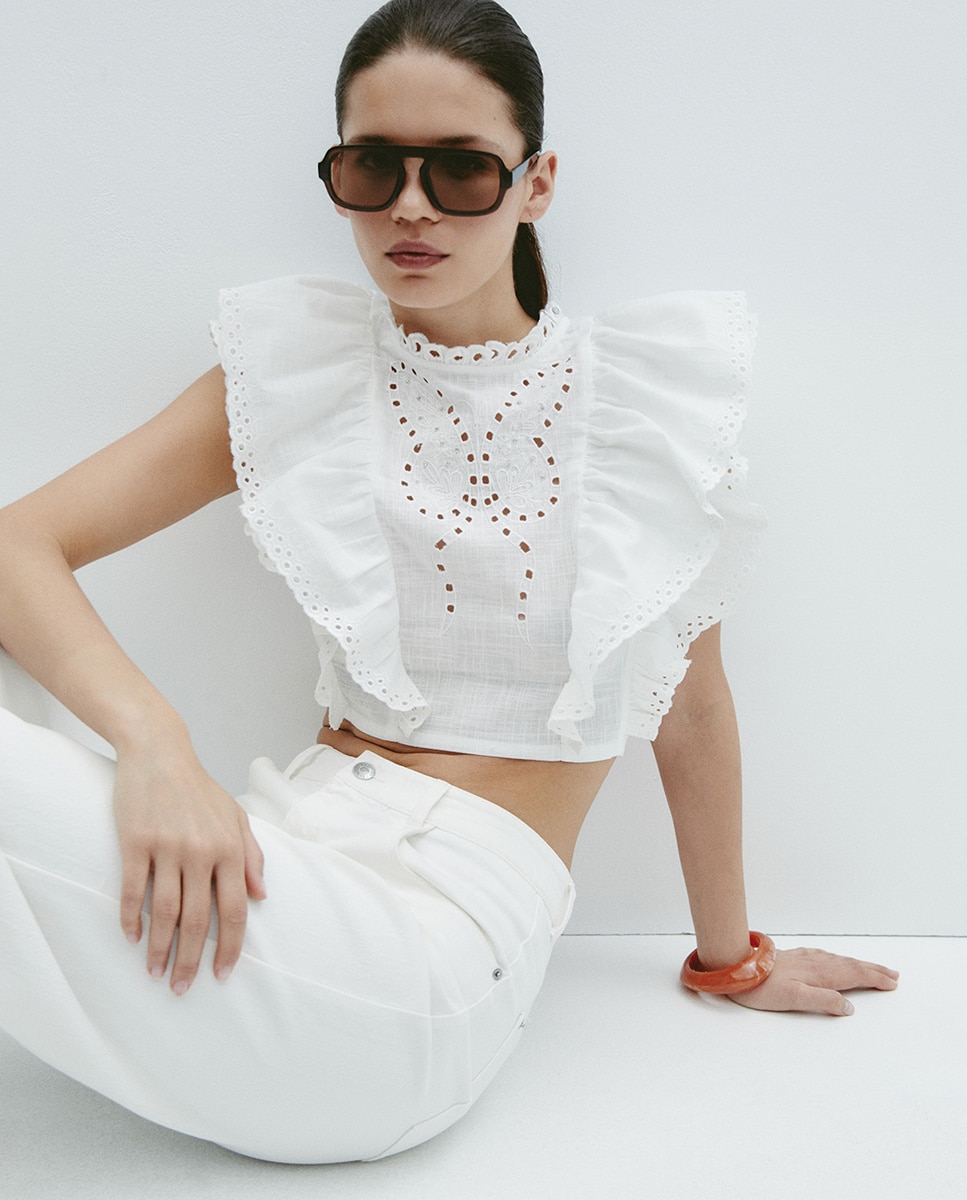Blusa com Borboleta de Renda Cru-6