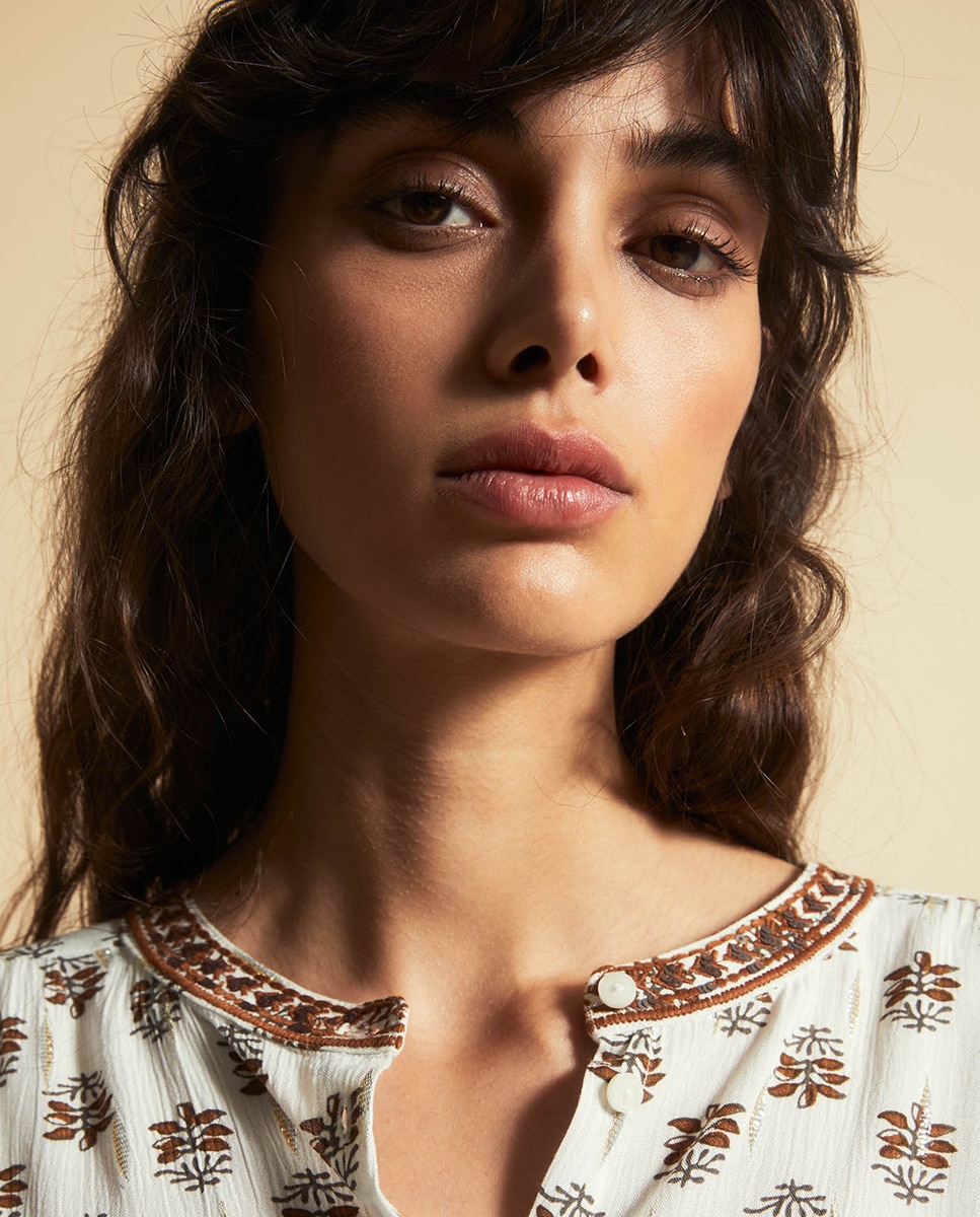 Blusa com Estampado de Fio Metalizado Cru-3