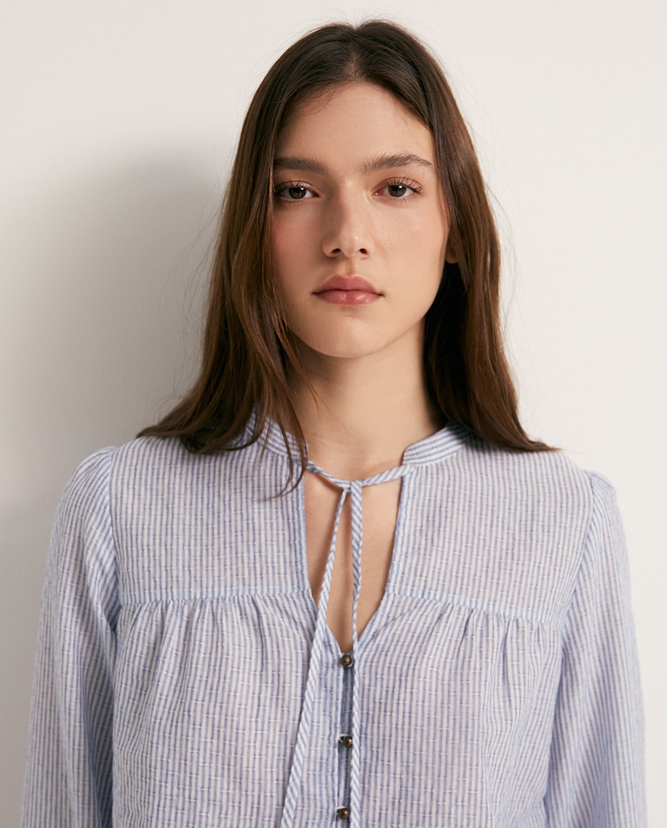 Blusa bordada Azul-claro-3