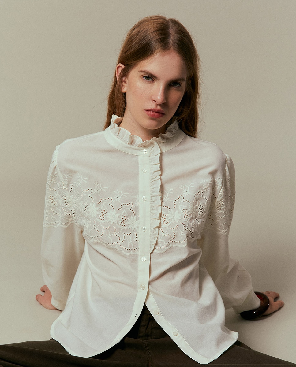 Imagen 0 de Blusa con bordado troquelado