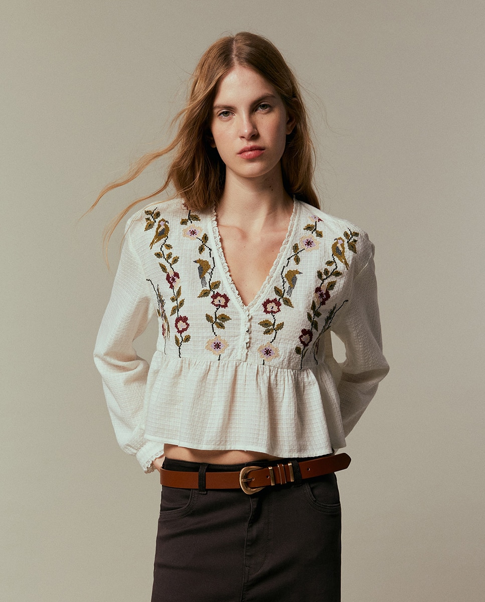 Imagem 0 de Blusa com Bordado Floral