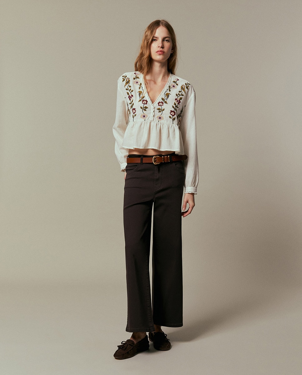 Blusa com Bordado Floral Branco-2