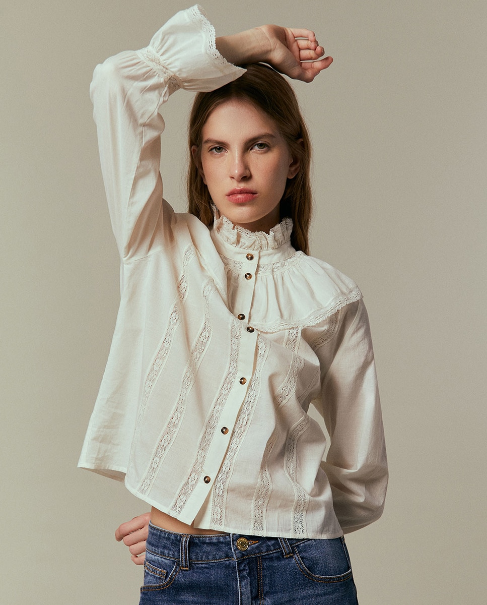 Blusa com Peça na Gola Branco-3