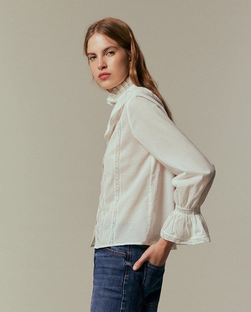 Blusa com Peça na Gola Branco-4
