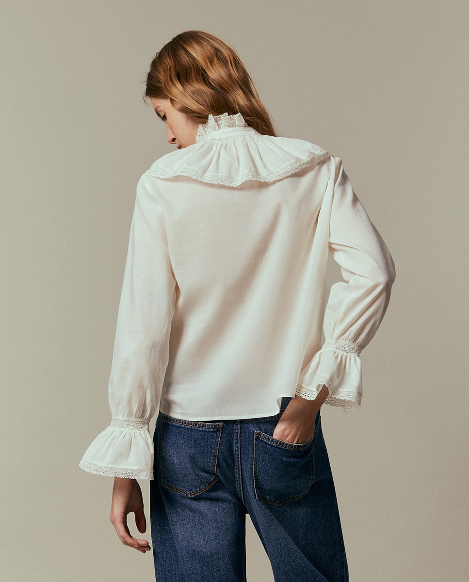 Blusa com Peça na Gola Branco-5