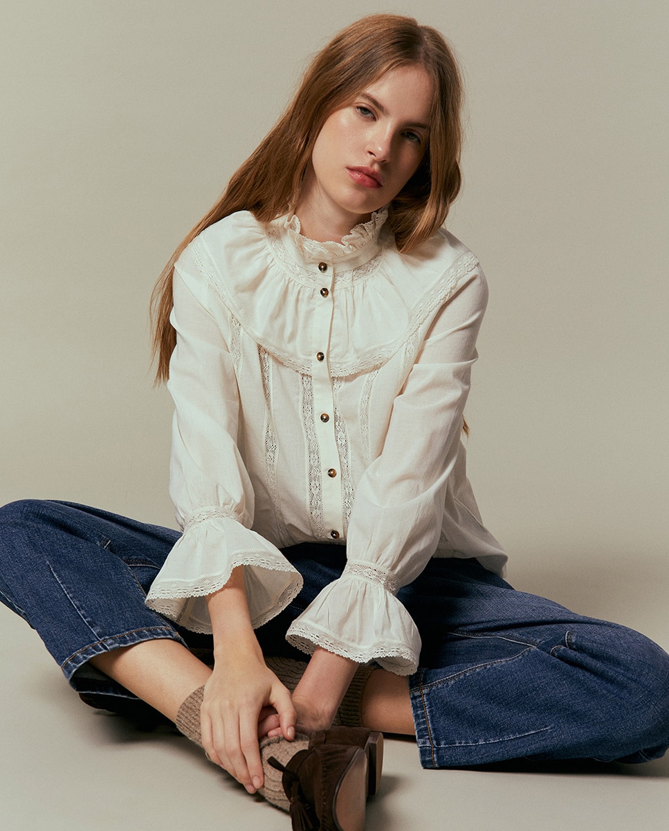 Blusa com Peça na Gola Branco-6