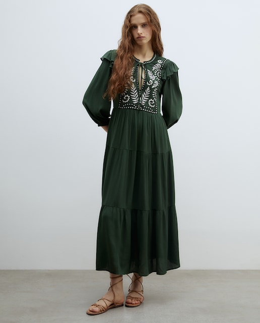 Vestido bordado pechera