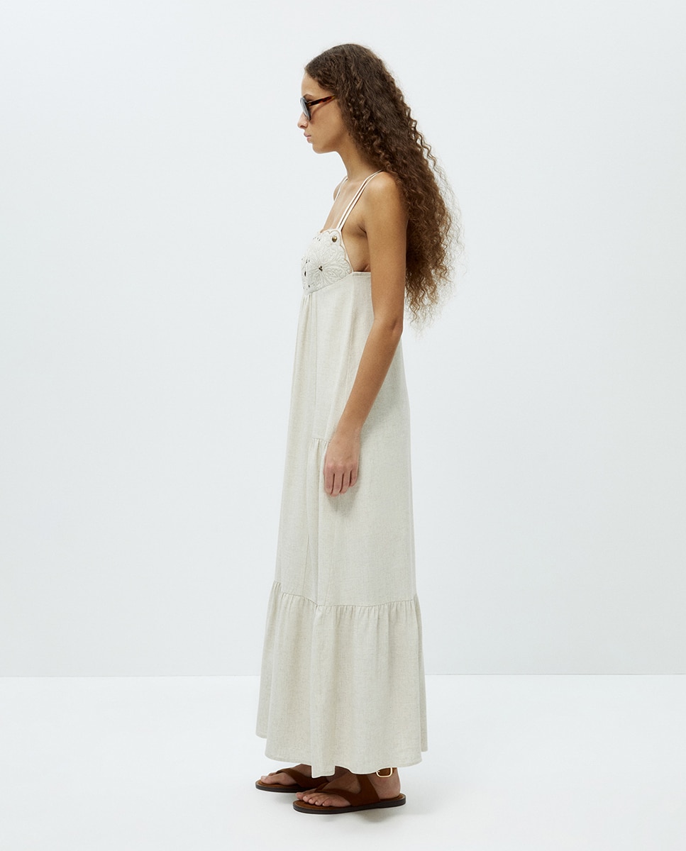 Vestido com peitilho bordado Bege-4