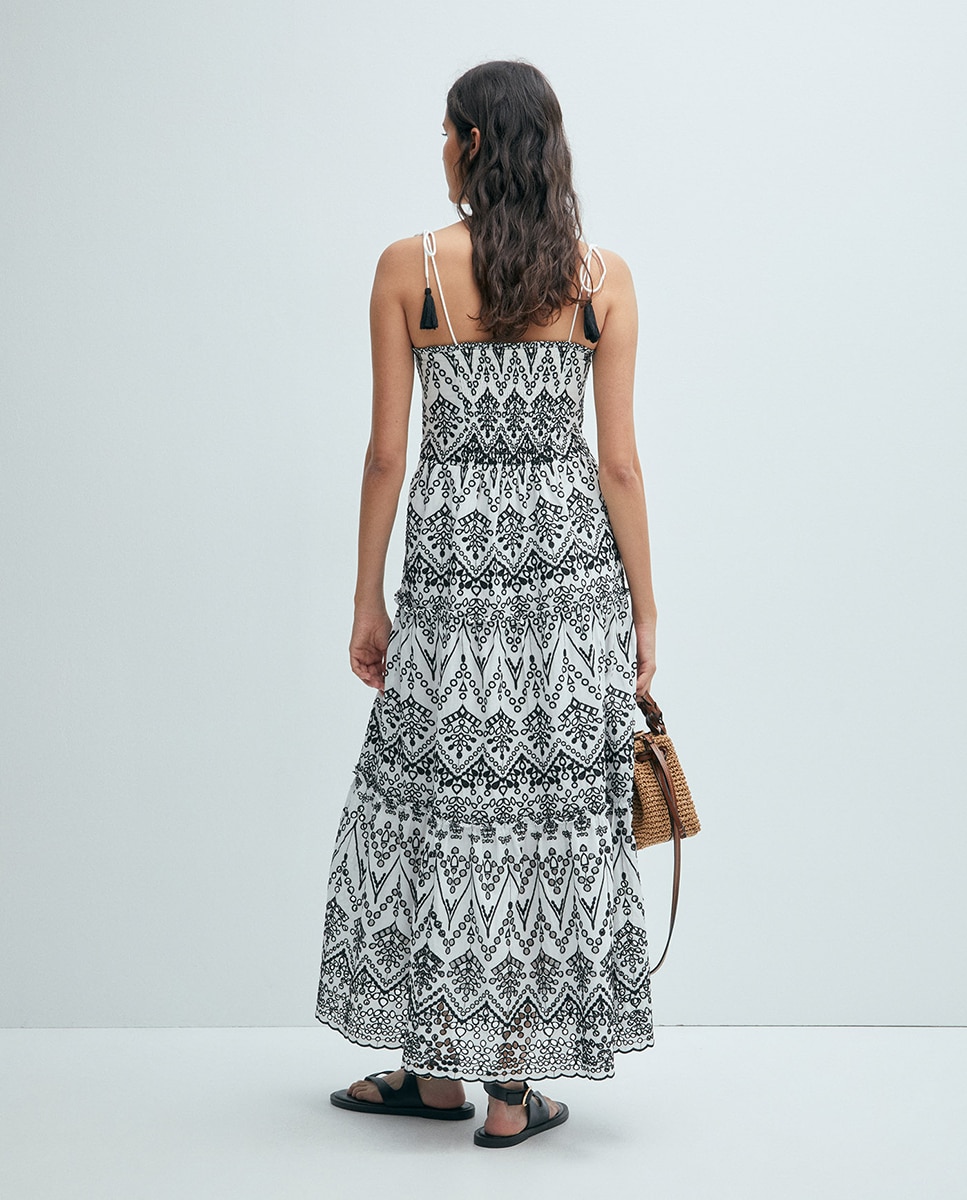 Vestido com Schiffli em Contraste Branco-5