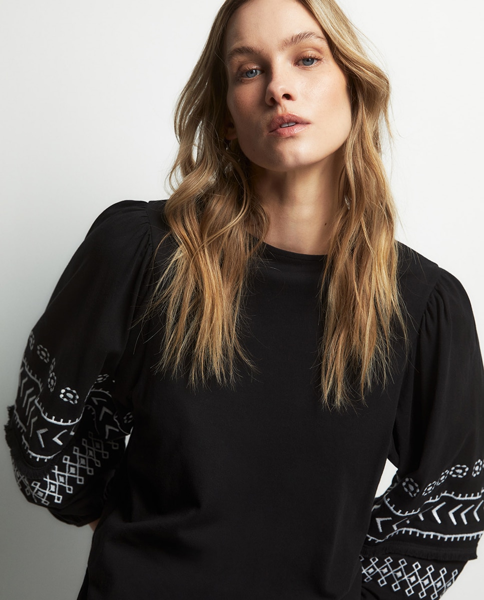 T-shirt Bordada Preto-3
