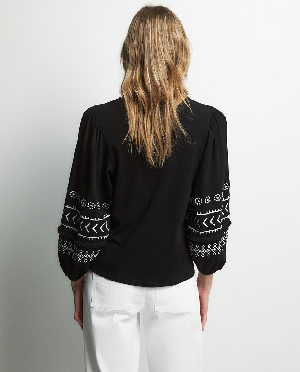 T-shirt Bordada Preto-4