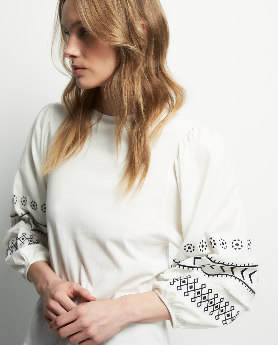 T-shirt Bordada Branco-3