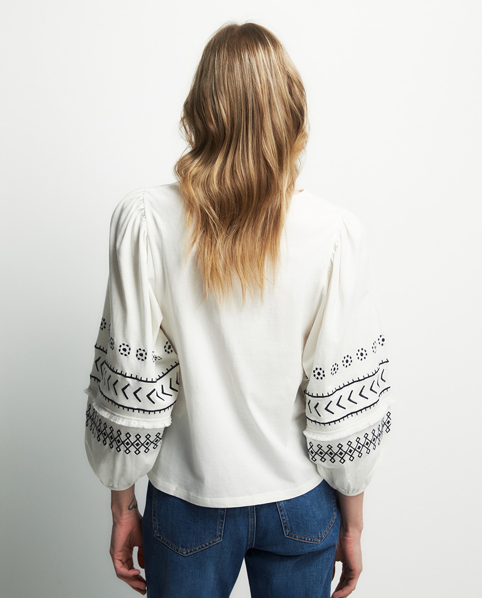 T-shirt Bordada Branco-4