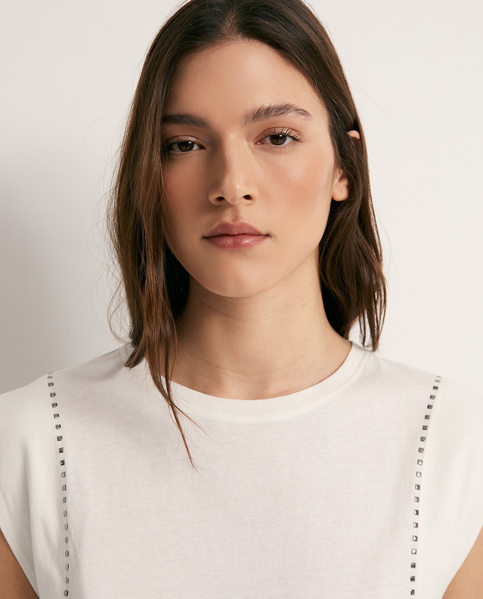 T-shirt com Tachas Branco-3