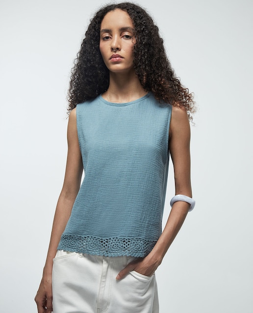 Imagem 0 de T-shirt com Detalhe de Crochet