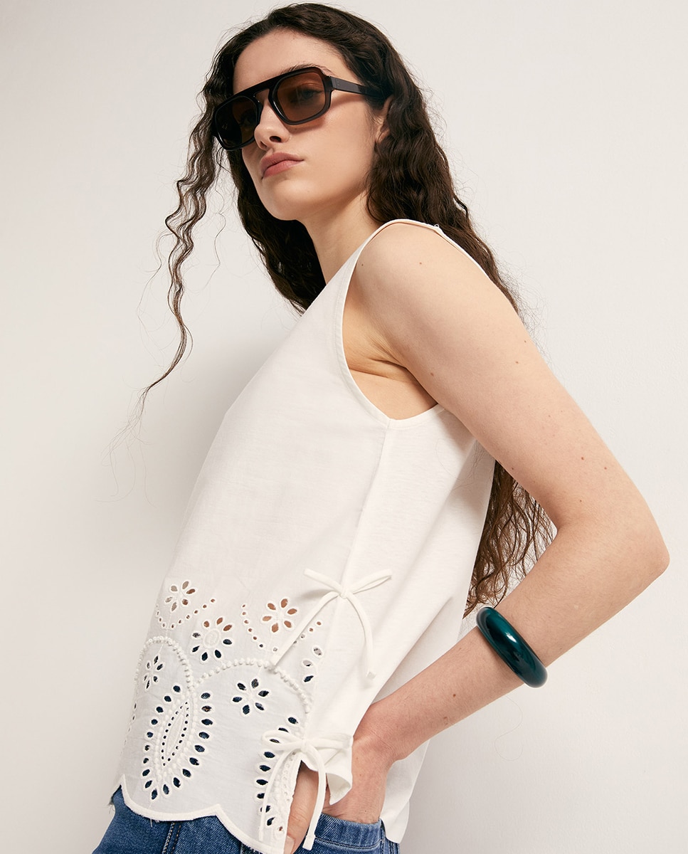 T-shirt com Bainha Bordada Branco-3