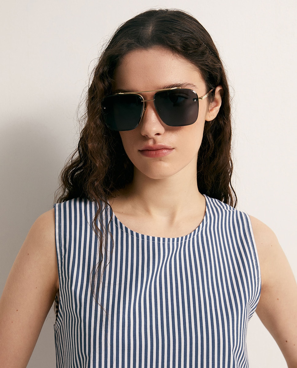 T-shirt com Bainha Bordada Azul-3