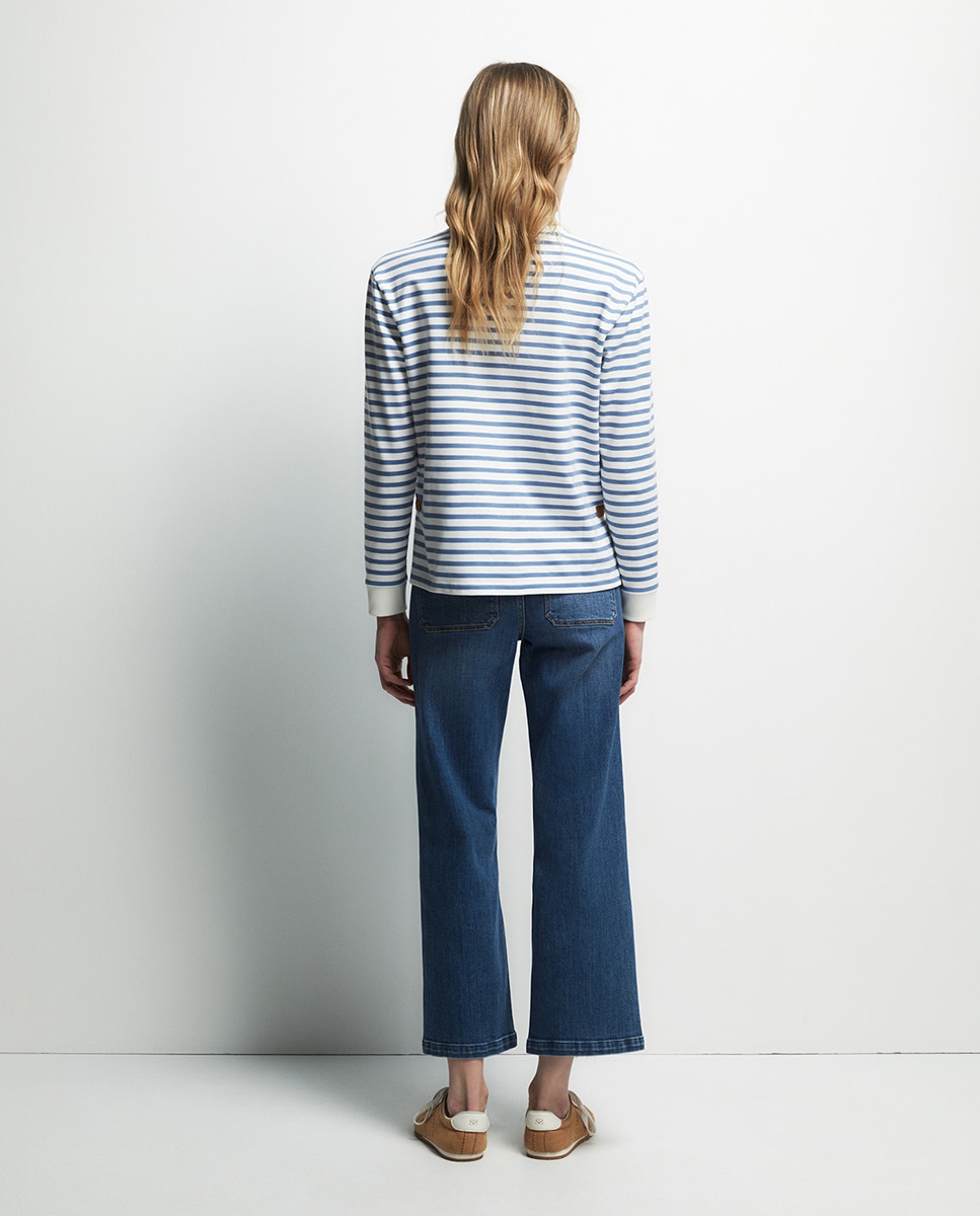 Sweatshirt Básica com Gola Azul-4