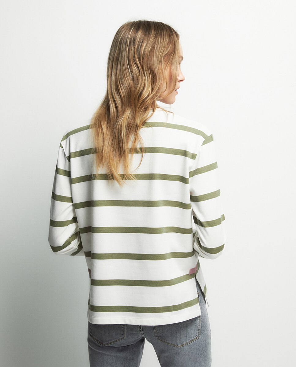 Sweatshirt Básica com Gola Verde-4