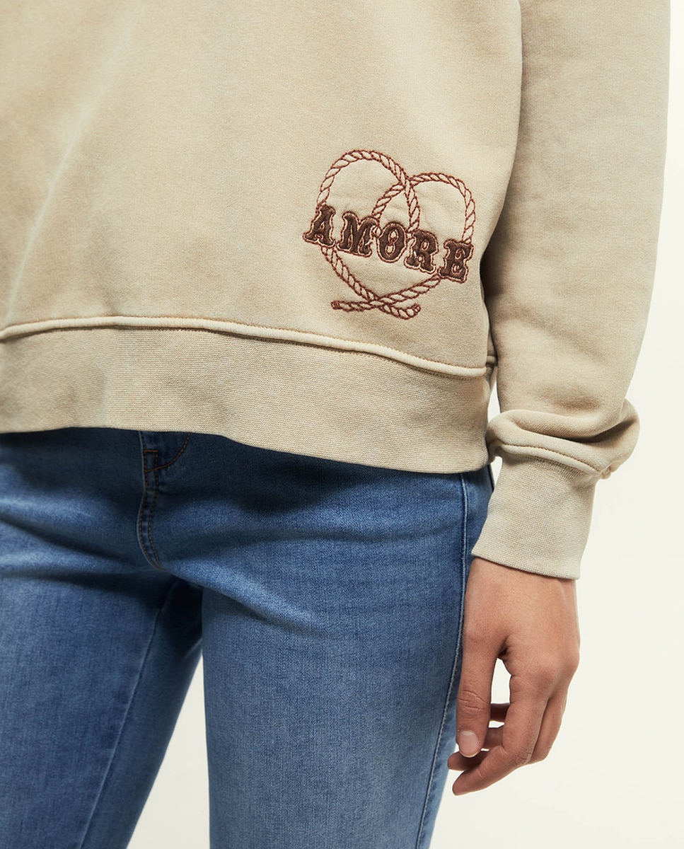 Sweatshirt com Bordado e Lavagem Bege-3