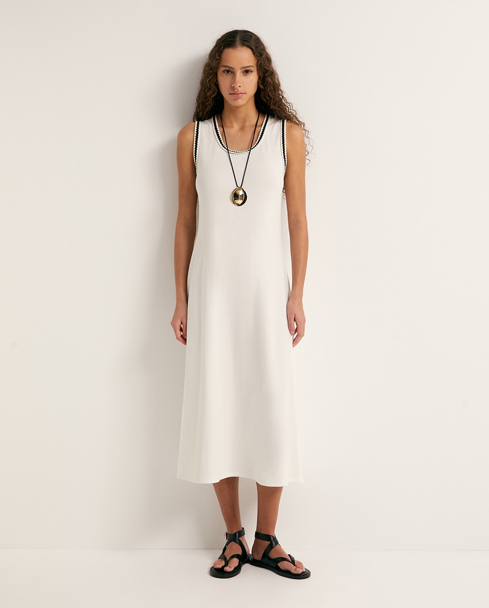 Imagem 0 de Vestido com Nervuras e Trança