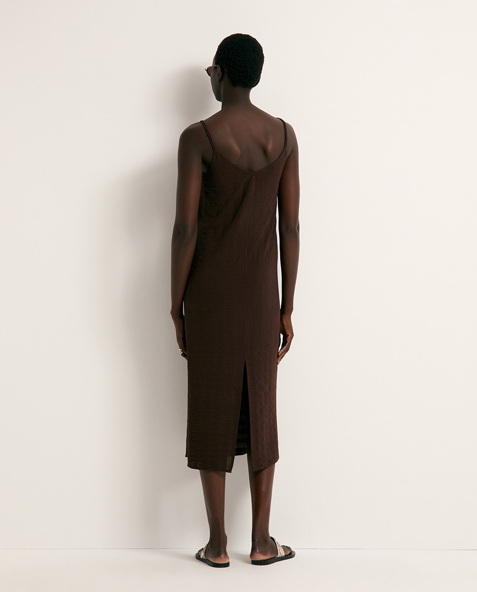 Vestido com Textura e Decote em Bico Castanho-5