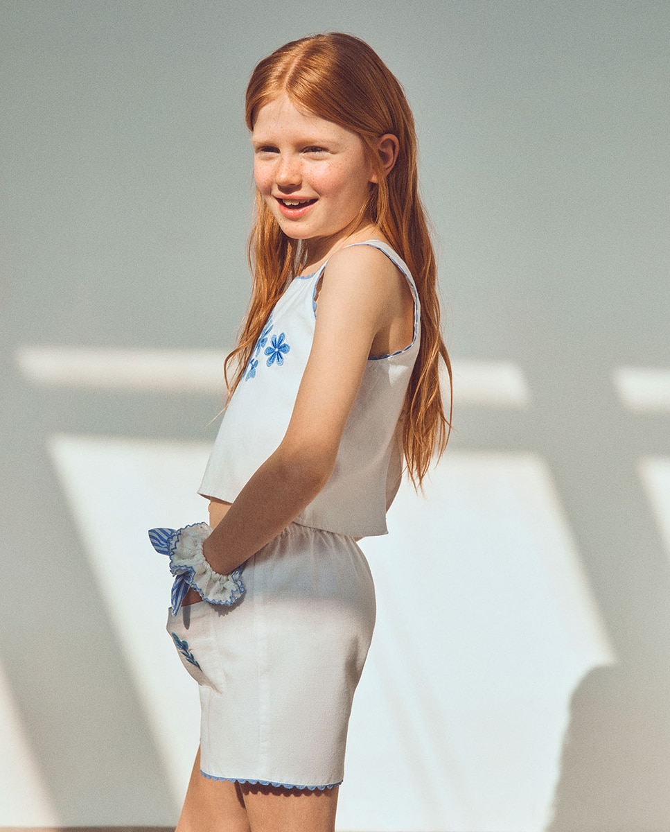 Imagem 0 de Calções com Bolsos Bordados