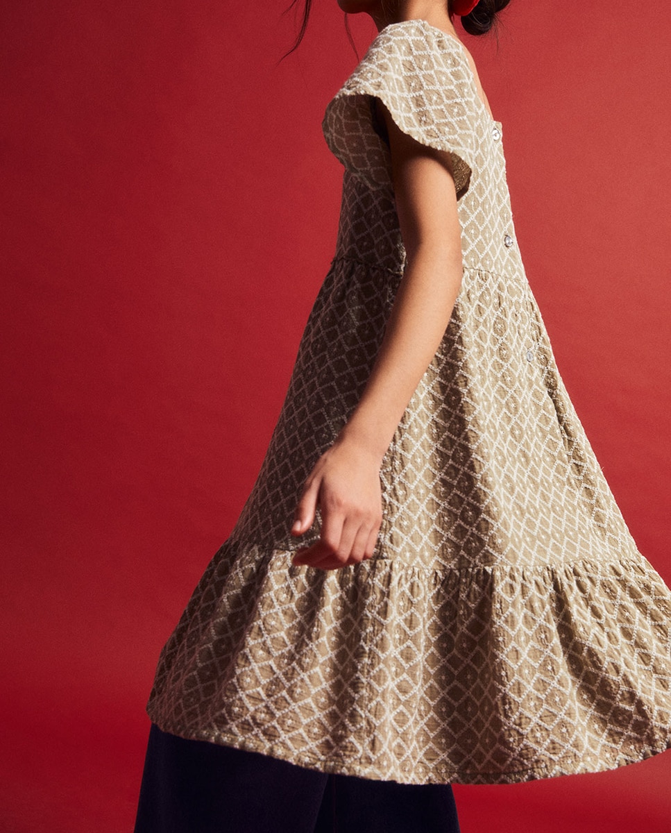 Vestido com Bordado de Losangos Sfera Caqui-3