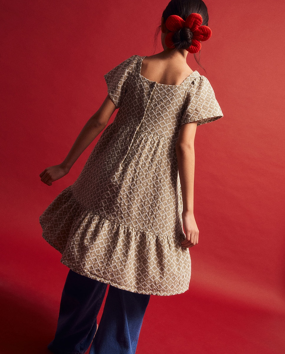 Vestido com Bordado de Losangos Sfera Caqui-4