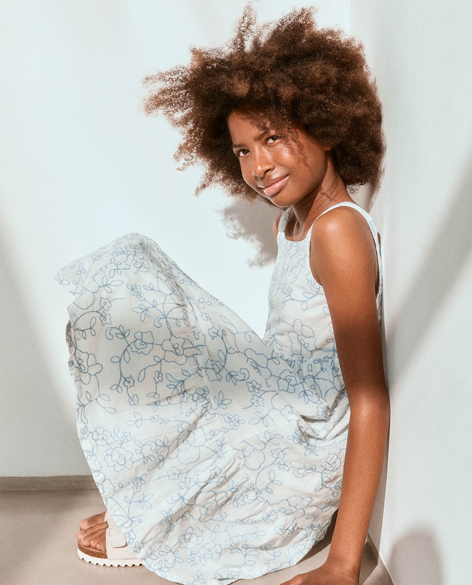 Imagem 0 de Vestido bordado