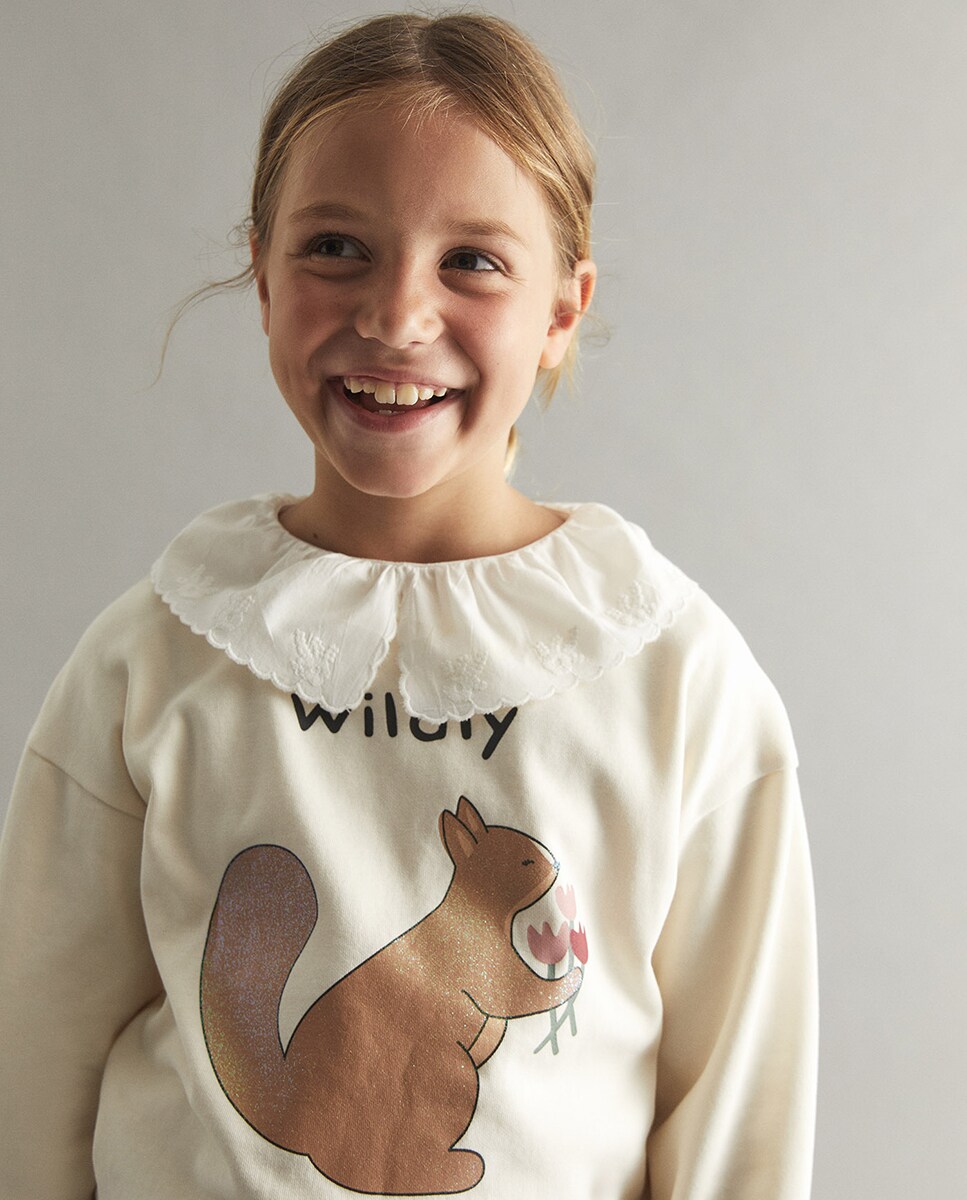 Sweatshirt com Estampado Posicional de Esquilo Cru-2