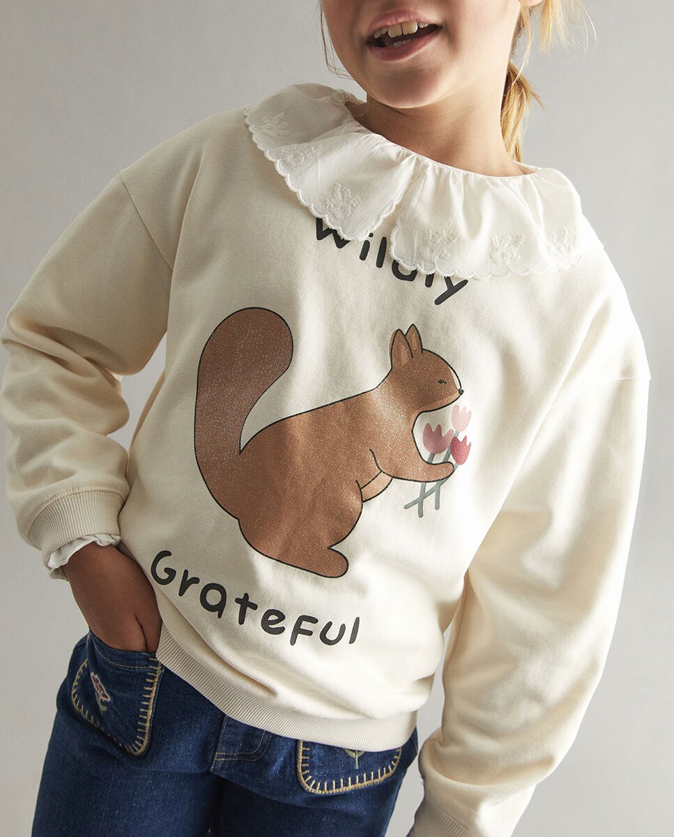 Sweatshirt com Estampado Posicional de Esquilo Cru-4