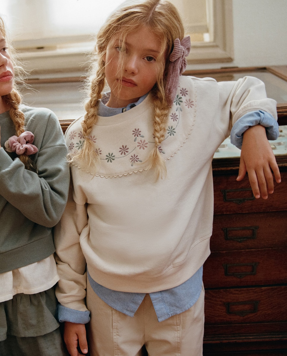 Sweatshirt com Peitilho Bordado 120 Cru-2