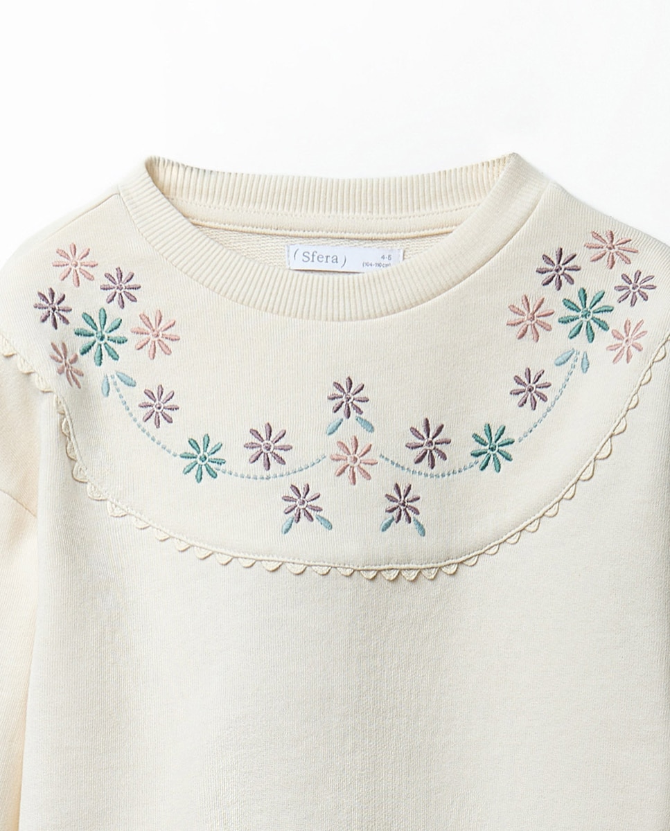 Sweatshirt com Peitilho Bordado Sfera 120 Cru-2