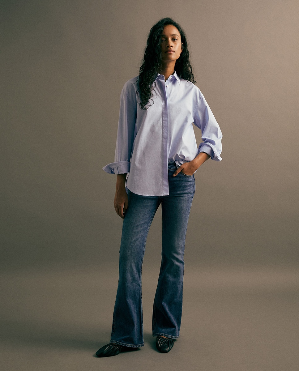 Imagen 0 de Jeans corte bota tiro bajo Azul Suave