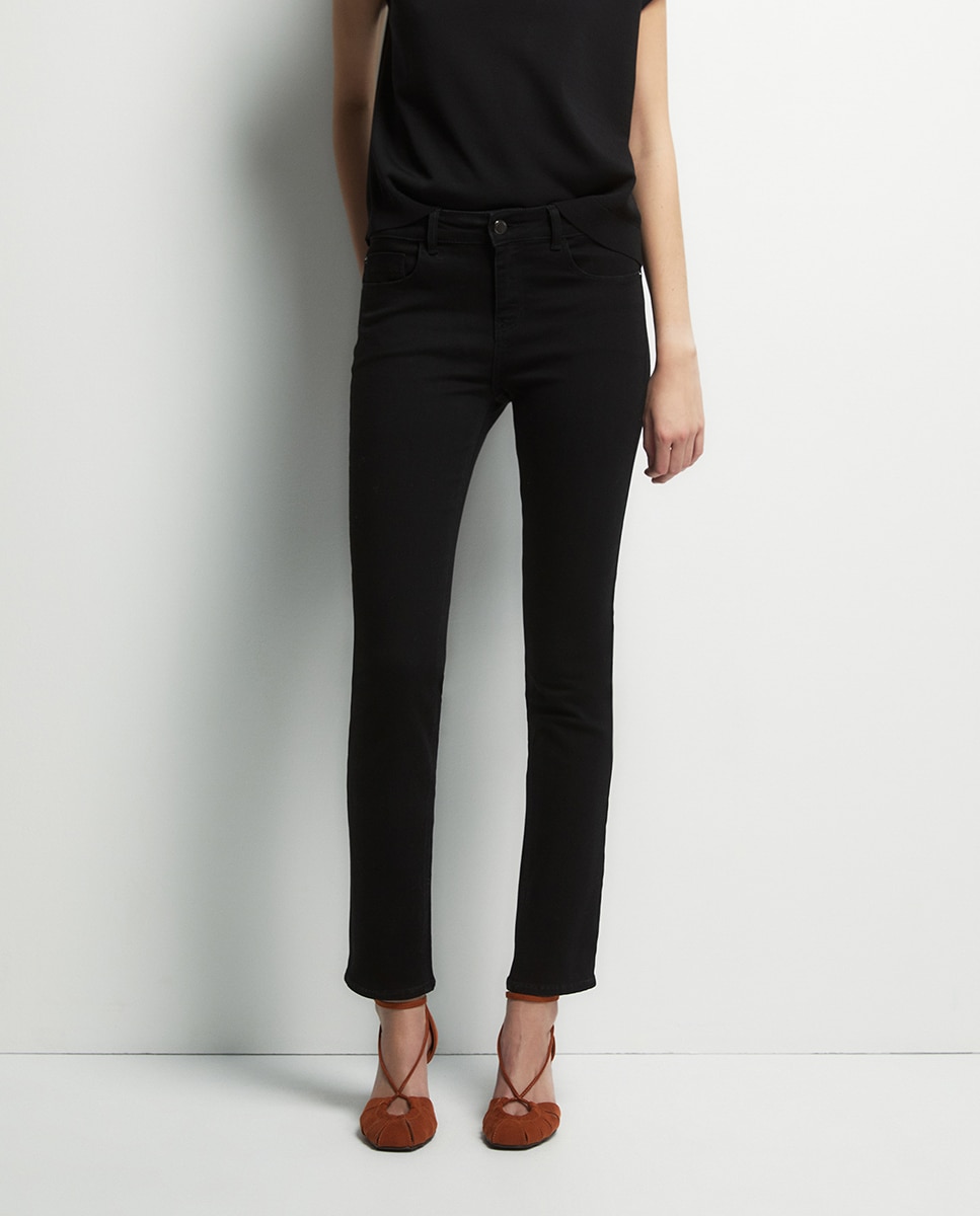 Jeans de Cintura Subida Preto-2