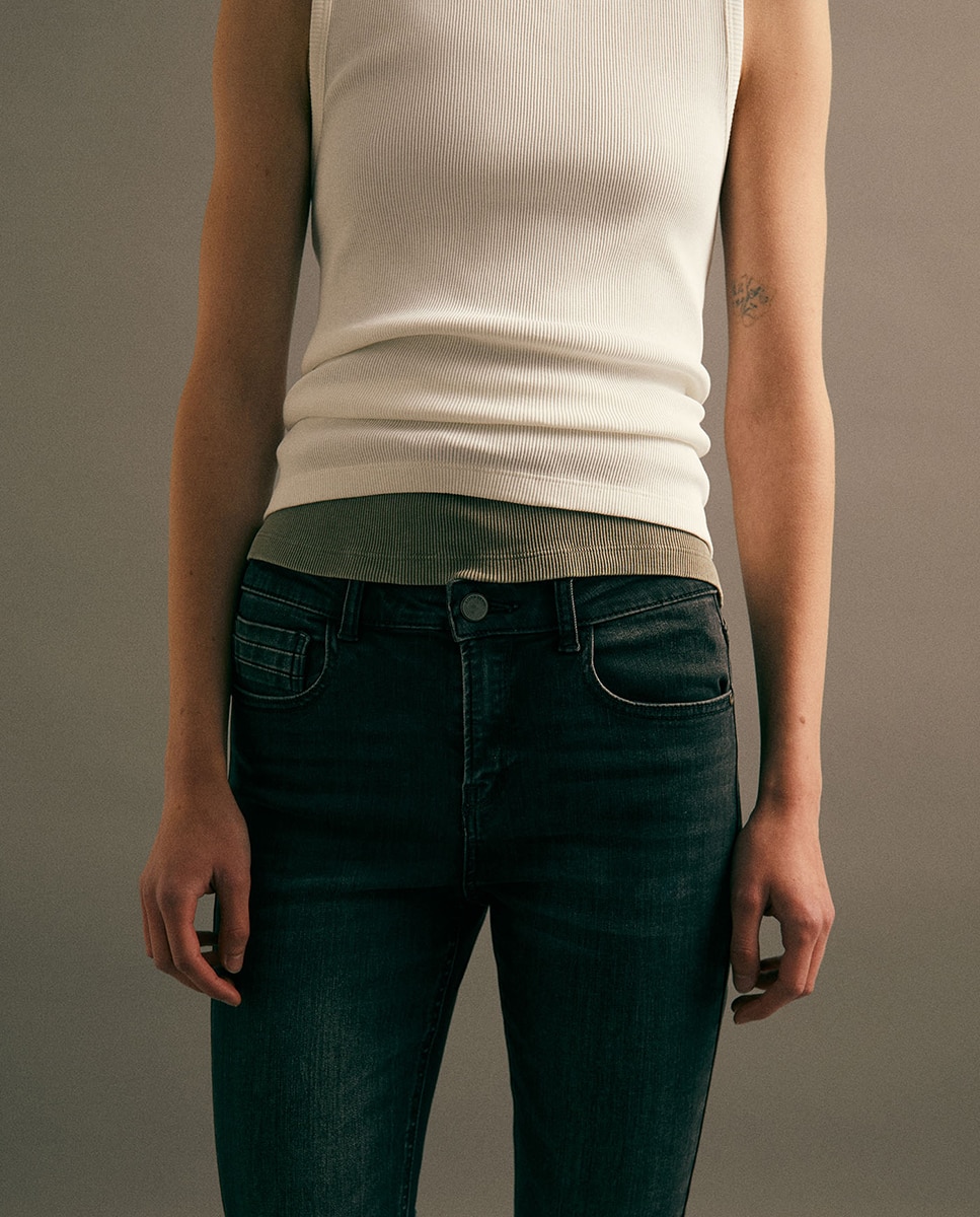 Jeans Skinny de Cintura Subida Preto Intenso-3