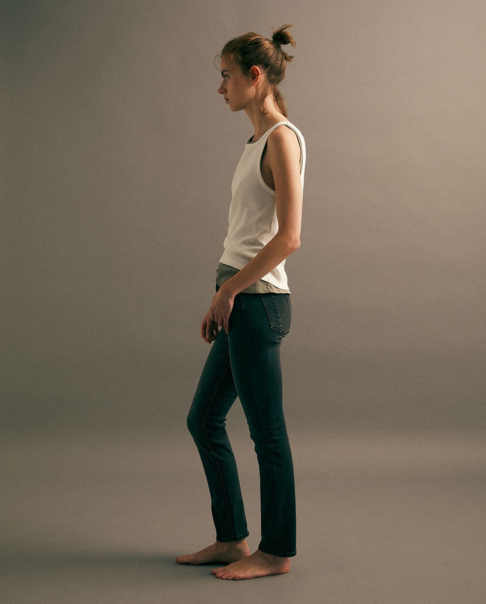 Jeans Skinny de Cintura Subida Preto Intenso-4