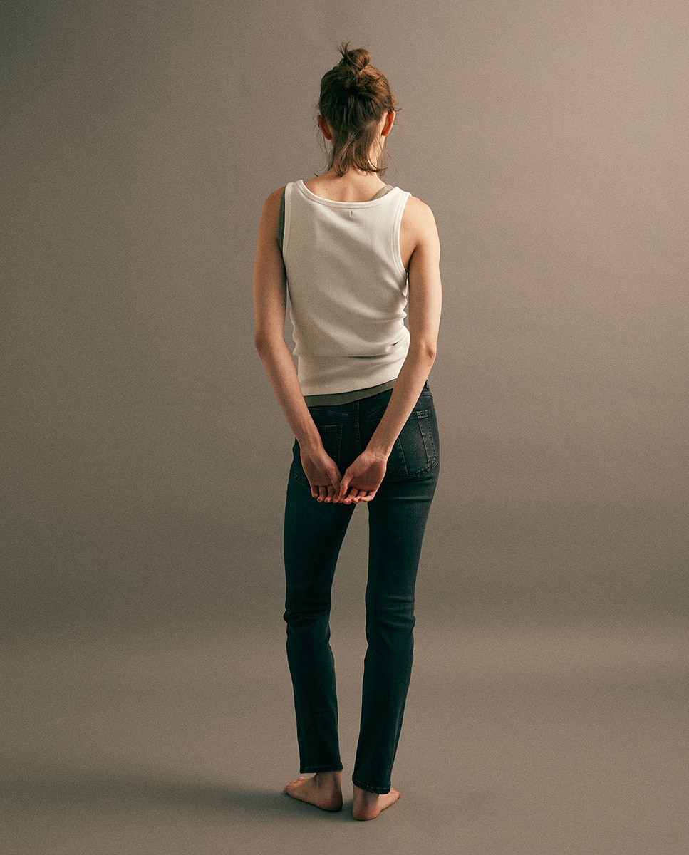 Jeans Skinny de Cintura Subida Preto Intenso-5