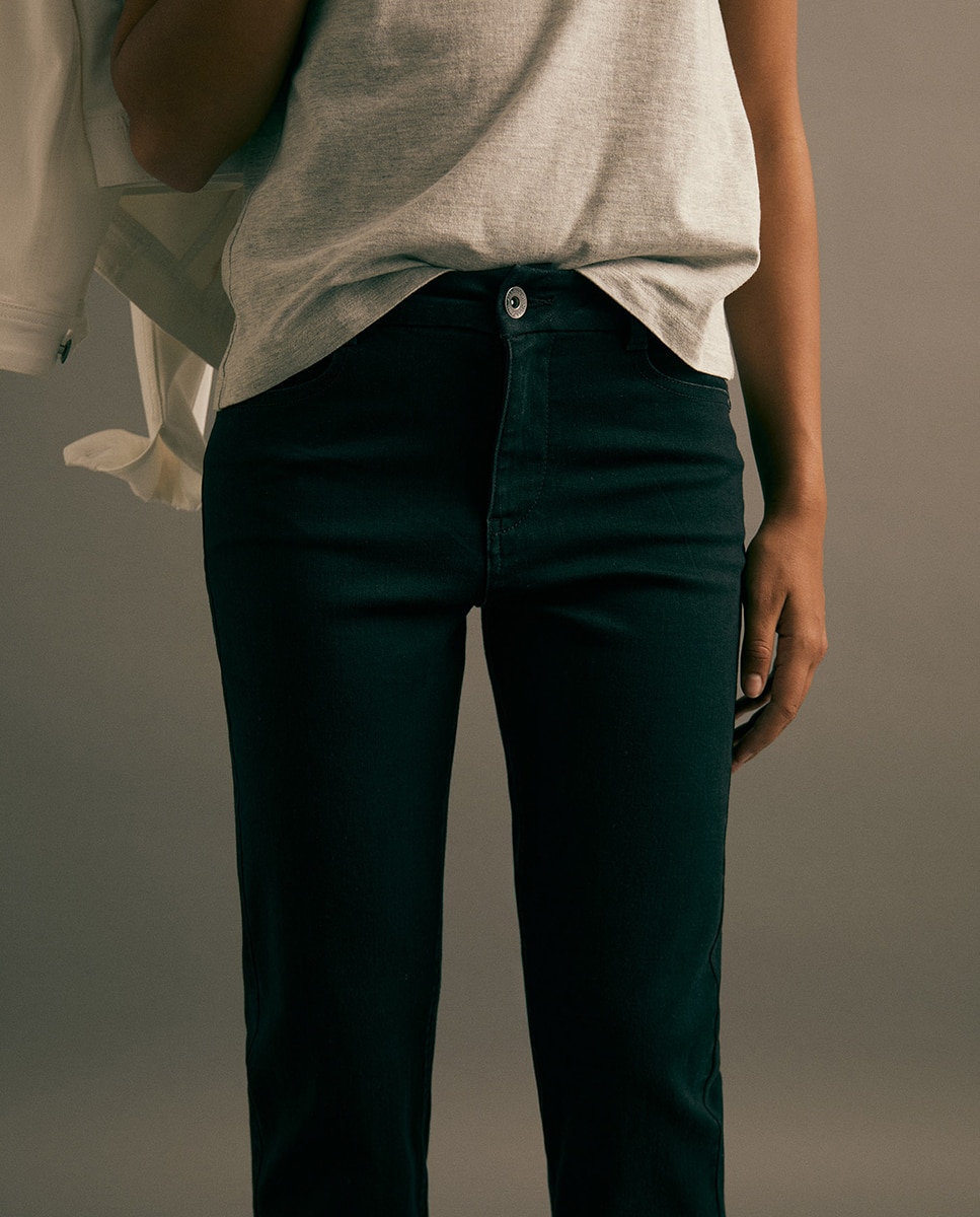 Jeans Straight de Cintura Subida Preto Intenso-3