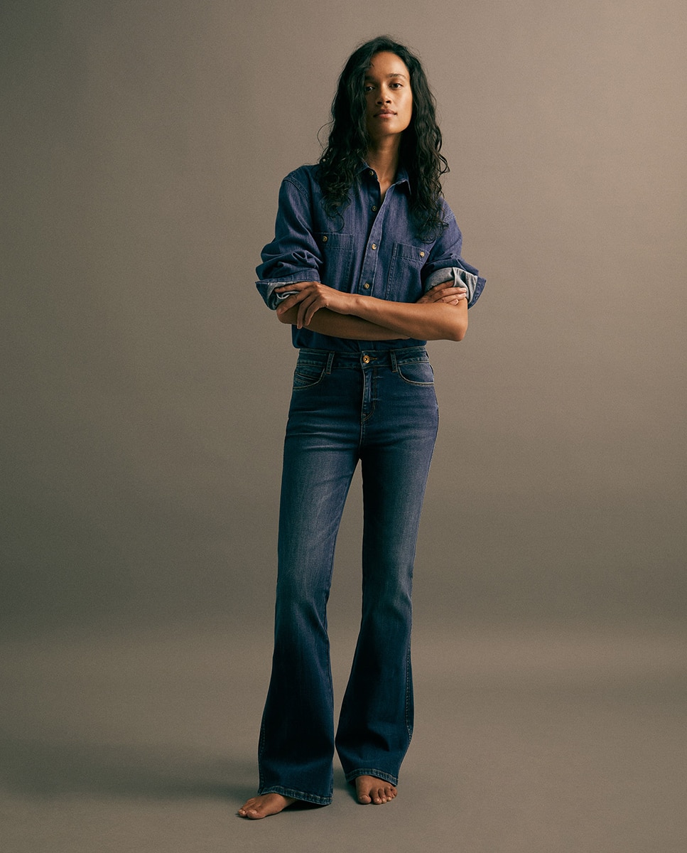 Imagem 0 de Jeans Bootcut com Cintura Subida